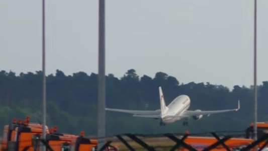 Frankfurt: un avión logró despegar en el último minuto y se salvó de la tragedia