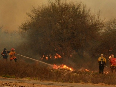 Se reavivó el fuego en San Luis y sigue el combate contra las llamas