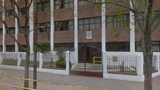 Una nena de 7 años cayó desde el segundo piso de la escuela