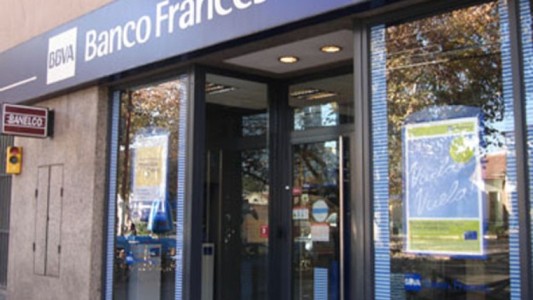 Condenaron a un banco que dio por muerto a un cliente y le canceló las tarjetas