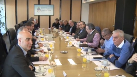 Para los ministros fue "productiva" la reunión y la CGT insistió en pedir "resultados visibles"