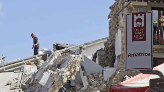 Ya son 295 los muertos por el terremoto en Italia y siguen buscando desaparecidos