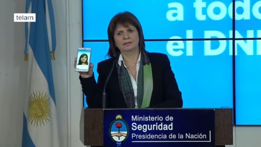 Patricia Bullrich anunció medidas para terminar con los barrabrava en los estadios