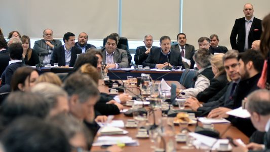 Triaca defendió ante Diputados el programa "Primer empleo" y la oposición lo consideró "precarización"