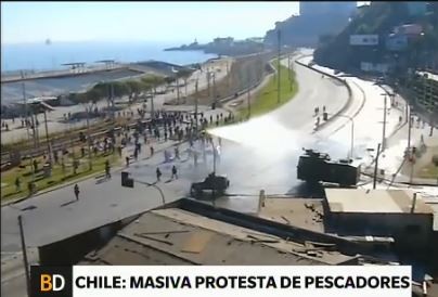 Masiva protesta de pescadores en Chile