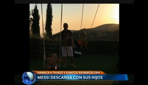 El tierno video de Messi hamacando a sus hijos