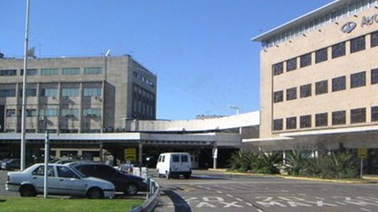 Allanaron el aeropuerto de Ezeiza y encontraron barriles con efedrina