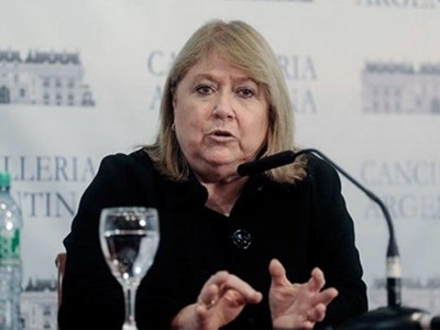 Relaciones con Gran Bretaña: acuerdan un nuevo vuelo mensual a Malvinas