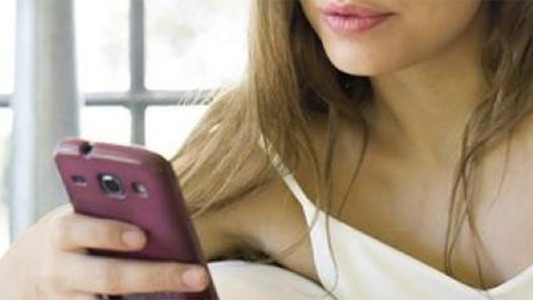 Podría recibir 7 años de prisión por espiar a su novia desde el teléfono