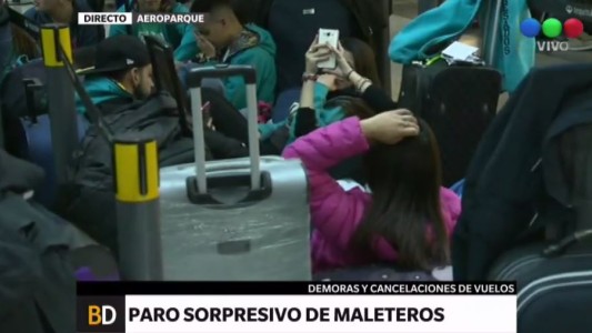 Un paro de maleteros produce demoras en los vuelos