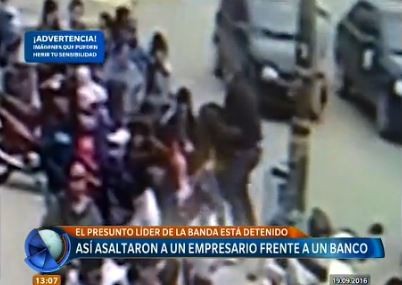 Así asaltaron a un empresario frente a un banco