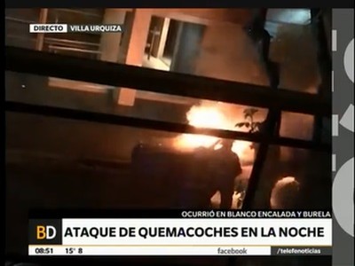 Un auto quemado en Villa Urquiza