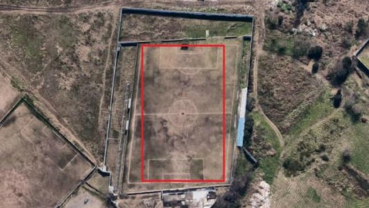 La historia del club Liniers que jugó 30 años con la cancha torcida