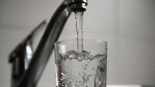 El Gobierno prepara un nuevo cuadro de tarifas para el agua