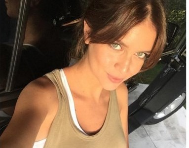 Zaira Nara se animó y posó amamantando a su hija para la tapa de una revista