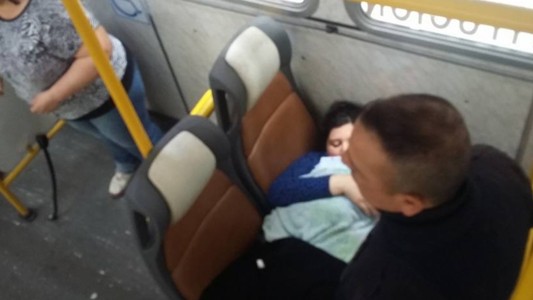 Una mujer dio a luz en un colectivo de la línea 39