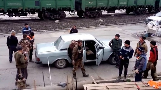 #EsViral El estilo ruso de compartir el auto