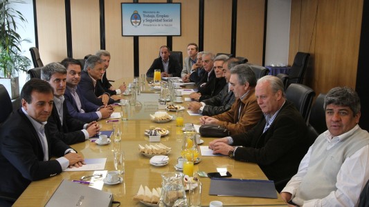 Jefe de la CGT advirtió al Gobierno que "si van a ofrecer migajas" es "mejor no tener reunión"