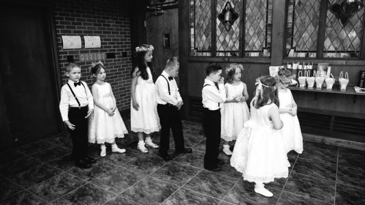 Una maestra de educación especial invitó a todos sus alumnos a su casamiento