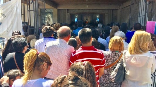 Vecinos despidieron al cura Viroche y reclamaron justicia