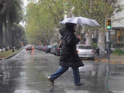 Viernes fresco y con lluvias, mejorando a la noche