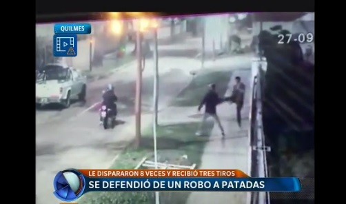 Video: se defendió a patadas de motochorros y recibió tres disparos
