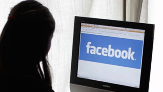 Una joven sedujo por Facebook al delincuente que le robó la moto y logró que la Policía lo arreste