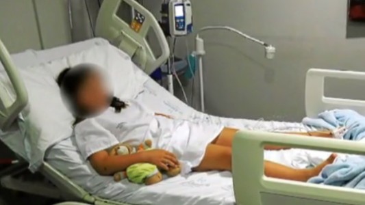 Una niña de 8 años terminó en el hospital luego de recibir una paliza de 12 alumnos mayores en su colegio