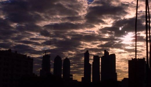 Lunes nublado y cálido con inestabilidad hacia la noche