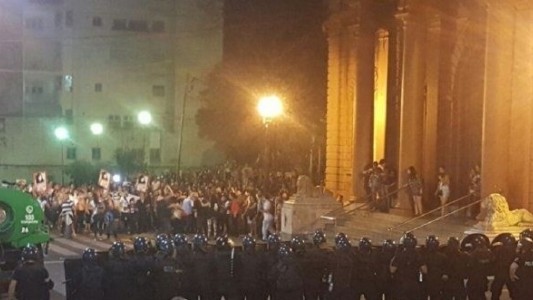 Incidentes en marcha de mujeres: según el obispo, no autorizó "cordón humano" de fieles