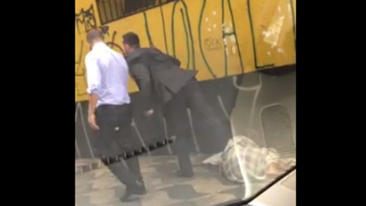 Indignación en las redes sociales por la agresión a un hombre sin techo