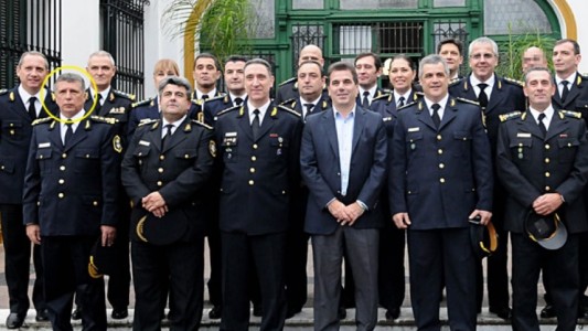 Investigan por presunto enriquecimiento ilícito a un jefe policial: tiene siete casas y un helicóptero