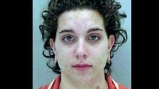 Asesinó a su padre y luego invitó a sus amigos a una fiesta con droga, sexo y alcohol