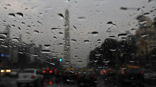 Lluvia, frío y alerta por sudestada
