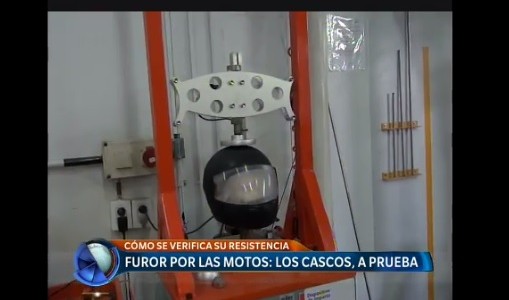 Furor por las motos: los cascos, a prueba