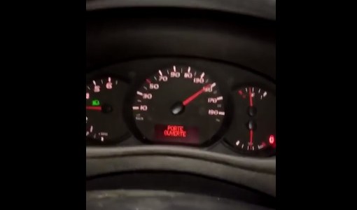 Video: venía a 150 kilómetros por hora, hizo un rebaje a segunda y rompió el motor