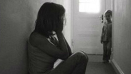 Absolvieron a una mujer que había sido condenado por no evitar que su pareja golpeara al hijo