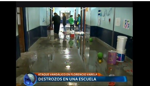 Destrozos en una escuela de Florencio Varela