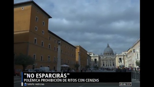 La Iglesia prohíbe dispersar las cenizas o conservarlas en el hogar tras una cremación