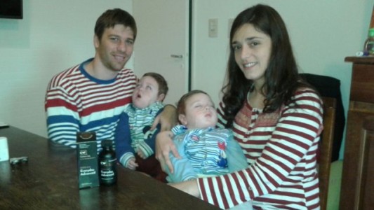 Papás de mellizos con epilepsia refractaria piden a Macri que les autorice el uso medicinal de aceite de cannabis