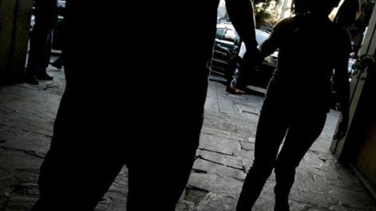 Rescatan a una niña de nueve años cuyos padres obligaban a prostituirse