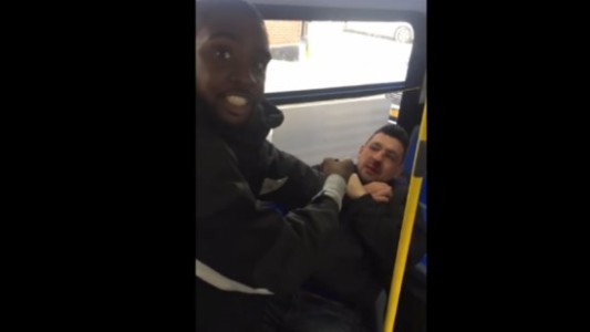 Nueva York: frenó un abuso en el colectivo y se convirtió en héroe