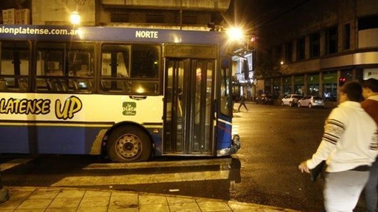 Levantaron el paro los choferes de colectivos de La Plata