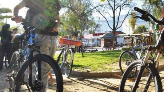Piden justicia para una ciclista que murió atropellada por un camión en Belgrano