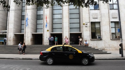 Detienen al encargado de un edificio acusado de abusar de su hijastra de siete años