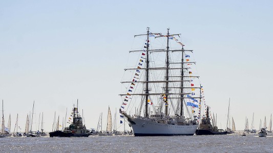 Tras 196 días de viaje, regresó a Buenos Aires la Fragata Libertad