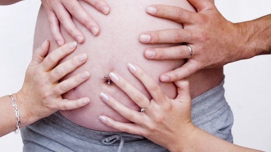 La Justicia reconoció como madre a una mujer que no aportó óvulos ni tuvo al bebé en su vientre