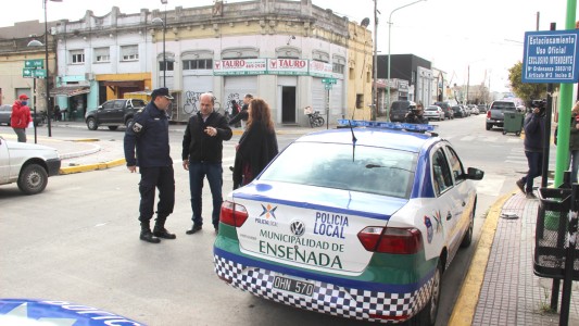Vecinos lincharon a un hombre acusado de abuso y los policías tuvieron que hacerle RCP
