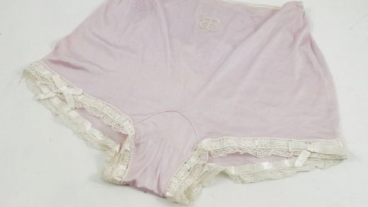 Subastaron bombachas de la esposa de Hitler