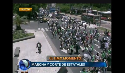 Marcha de estatales para pedir la reapertura de paritarias